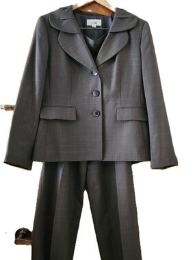 Le Suit Charcoal Gray Women's Two-Piece Suit Jacket & Pants